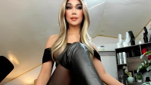 Brooke Shimmers IG online show from October 2025 05:33:02 PM