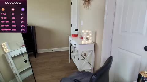 Snapshot of brookebee27 chatting on December 2024 08:04:01 PM brookebee online show from December 2024 08:04:01 PM