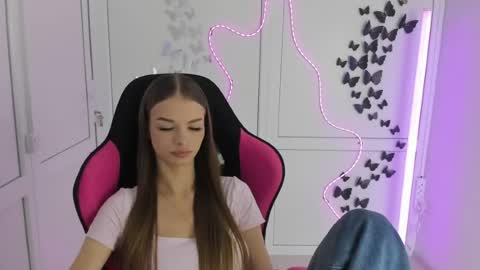 Snapshot of brooklunglow_ chatting on July 2026 12:40:01 PM Vlada online show from July 2026 12:40:01 PM