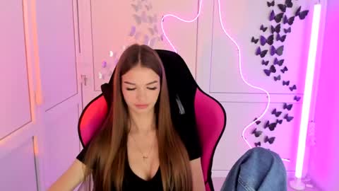 Snapshot of brooklunglow_ chatting on July 2026 12:25:02 PM Vlada online show from July 2026 12:25:02 PM