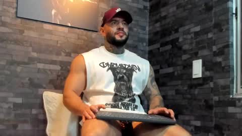 brucedallas online show from May 2026 11:45:02 PM