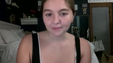 Snapshot of brunettebaby040 chatting on September 2025 02:33:02 AM brunettebaby040 online show from September 2025 02:33:02 AM