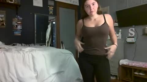Snapshot of brunettebaby040 chatting on September 2025 11:38:02 PM brunettebaby040 online show from September 2025 11:38:02 PM