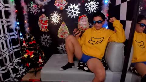 Snapshot of brunocuttie94 chatting on December 2024 08:26:02 PM Join my fan club here 150 tokens a month online show from December 2024 08:26:02 PM