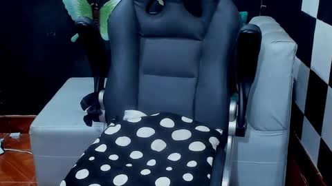 Snapshot of brunocuttie94 chatting on February 2025 04:39:02 PM Join my fan club here 150 tokens a month online show from February 2025 04:39:02 PM