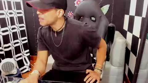 Snapshot of brunocuttie94 chatting on February 2025 03:50:02 PM Join my fan club here 150 tokens a month online show from February 2025 03:50:02 PM