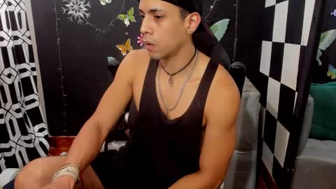 Snapshot of brunocuttie94 chatting on February 2025 06:43:02 PM Join my fan club here 150 tokens a month online show from February 2025 06:43:02 PM