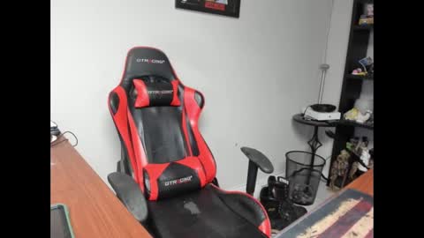 BRUTALMASTER1983 online show from November 2025 06:56:02 PM