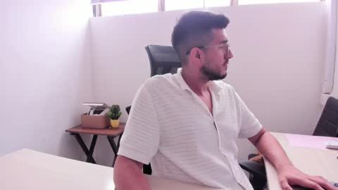 Snapshot of bryperez chatting on March 2025 04:32:02 PM bry online show from March 2025 04:32:02 PM