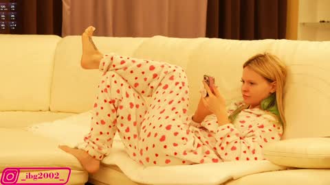 Bubble  gum  online show from January 2025 01:11:01 AM