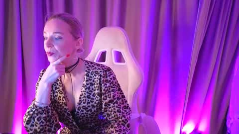 bubbling_crush online show from February 2025 11:05:01 PM