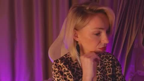 bubbling_crush online show from February 2025 04:31:02 PM