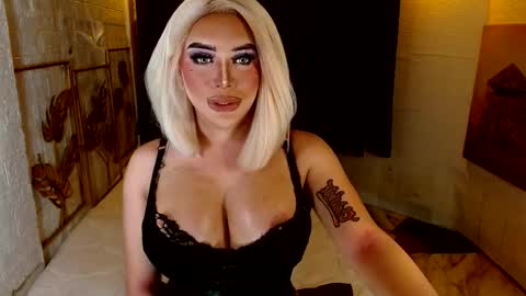 Lucienne online show from September 2025 10:25:01 PM