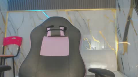 bull_cam online show from October 2025 07:57:02 PM