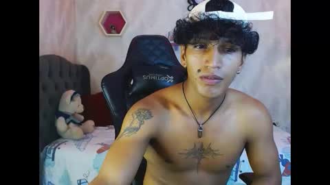 bull_cam online show from October 2025 04:41:01 PM