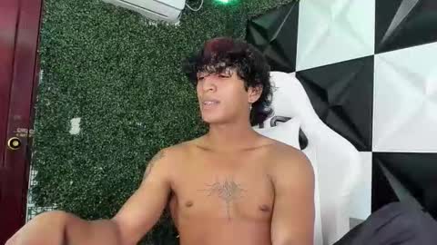 bull_cam online show from December 2025 02:22:02 PM