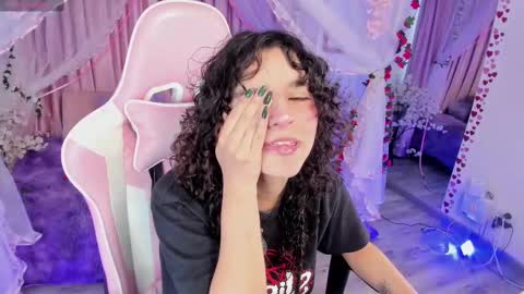 Snapshot of bunny_curly chatting on September 2025 01:32:01 PM Bunny online show from September 2025 01:32:01 PM