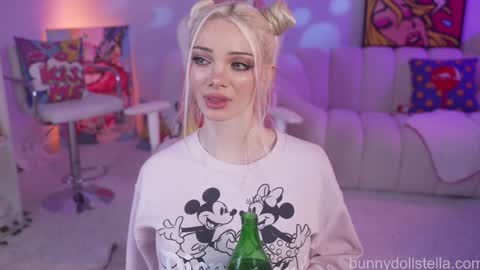 Stella online show from February 2026 12:04:02 AM