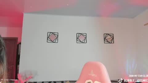 Snapshot of burbuja_cosmic chatting on June 2026 01:19:01 AM Im Val Welcome to my room My instagram Bubble cosmic online show from June 2026 01:19:01 AM
