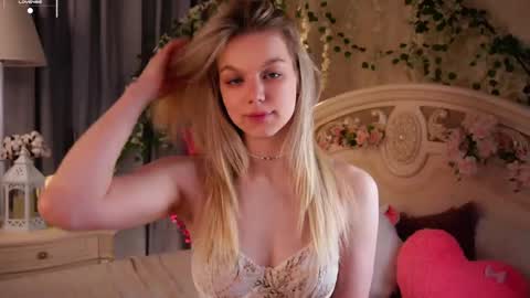 Jessica online show from November 2025 03:23:02 PM