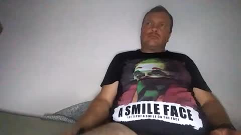 Snapshot of bury703709 chatting on October 2025 08:40:01 AM Creazy dad online show from October 2025 08:40:01 AM