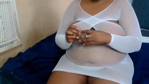 BUSTYQUEENB online show from April 2026 06:29:01 AM