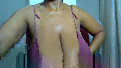 Snapshot of bustytessa37 chatting on February 2025 02:27:01 AM bustytessa37 online show from February 2025 02:27:01 AM
