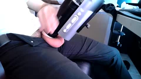 Snapshot of busyguybg chatting on May 2026 04:35:01 PM busyguybg online show from May 2026 04:35:01 PM