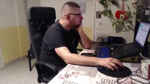 Snapshot of bux404 chatting on January 2025 09:40:01 PM Pete online show from January 2025 09:40:01 PM