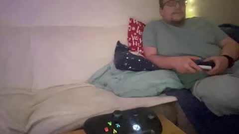 buzzndizzy online show from December 2025 01:00:01 AM