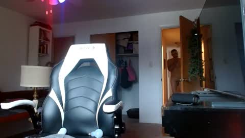 bwall1425 online show from June 2026 05:52:01 PM