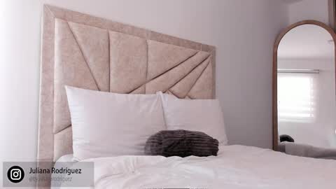 Snapshot of by_juliana chatting on September 2025 08:22:01 PM online show from September 2025 08:22:01 PM