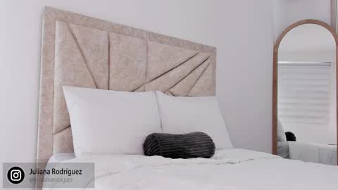 Snapshot of by_juliana chatting on October 2025 09:15:02 PM online show from October 2025 09:15:02 PM