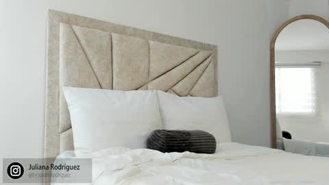 Snapshot of by_juliana chatting on October 2025 09:10:02 PM online show from October 2025 09:10:02 PM