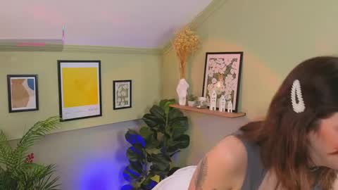 Kira online show from April 2026 08:18:02 AM