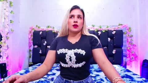 Snapshot of c_fox_ chatting on September 2025 03:07:02 AM Carolina online show from September 2025 03:07:02 AM
