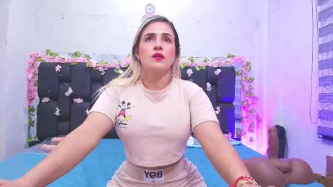 Snapshot of c_fox_ chatting on September 2025 03:08:02 AM Carolina online show from September 2025 03:08:02 AM