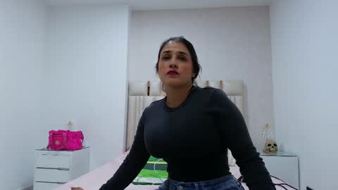 Carolina online show from October 2025 03:19:01 AM