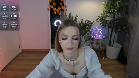 Snapshot of c_moonie_ chatting on October 2025 09:00:02 PM Polly online show from October 2025 09:00:02 PM