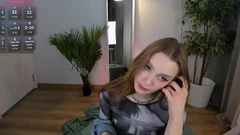 Snapshot of c_moonie_ chatting on November 2025 08:54:01 PM Polly online show from November 2025 08:54:01 PM