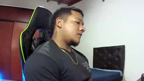 Snapshot of caballerozodi chatting on November 2025 08:42:02 PM caballerozodi online show from November 2025 08:42:02 PM