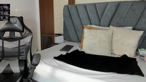 Cailin online show from November 2025 07:05:02 PM