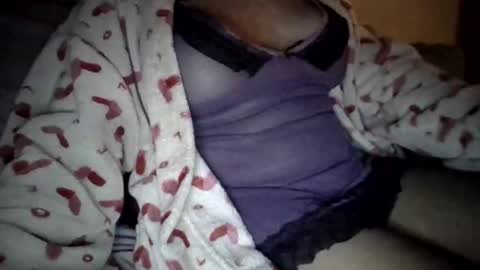 Snapshot of caligirl310r chatting on December 2024 02:02:01 AM Caligurl Queen Head Fluffer In Charge Goddess of Cocktease Mistress of Holes online show from December 2024 02:02:01 AM