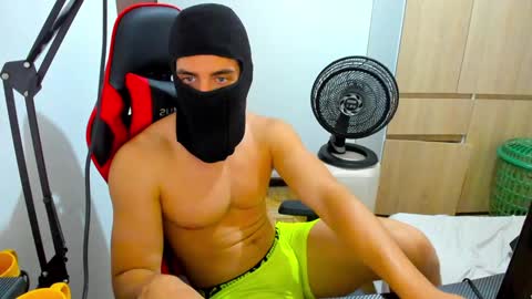 calihotcaliente27 online show from December 2024 01:13:01 PM