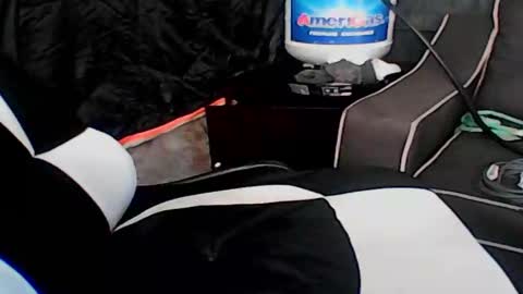 Snapshot of calisguitar chatting on December 2024 08:22:02 PM Calisguitar online show from December 2024 08:22:02 PM