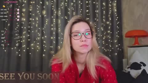 Snapshot of call__me_mommy_ chatting on January 2025 03:43:01 PM Nancy Please thumbs up me online show from January 2025 03:43:01 PM