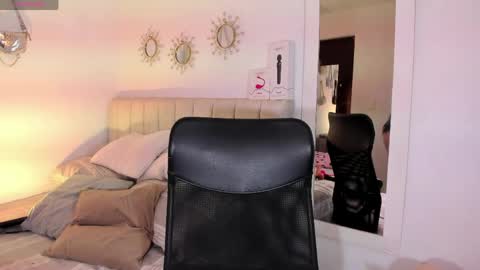 Snapshot of call_me_nora chatting on May 2026 08:55:01 AM NORA online show from May 2026 08:55:01 AM
