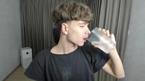 Hey I am Calvin  online show from November 2025 02:20:01 PM