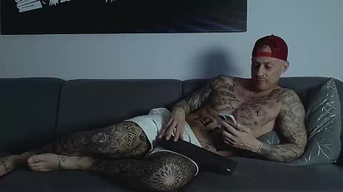 Snapshot of calvinhunt69 chatting on October 2025 12:34:01 AM Calvin online show from October 2025 12:34:01 AM