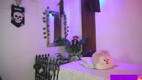 Calypso and Kayla online show from November 2025 12:12:01 AM